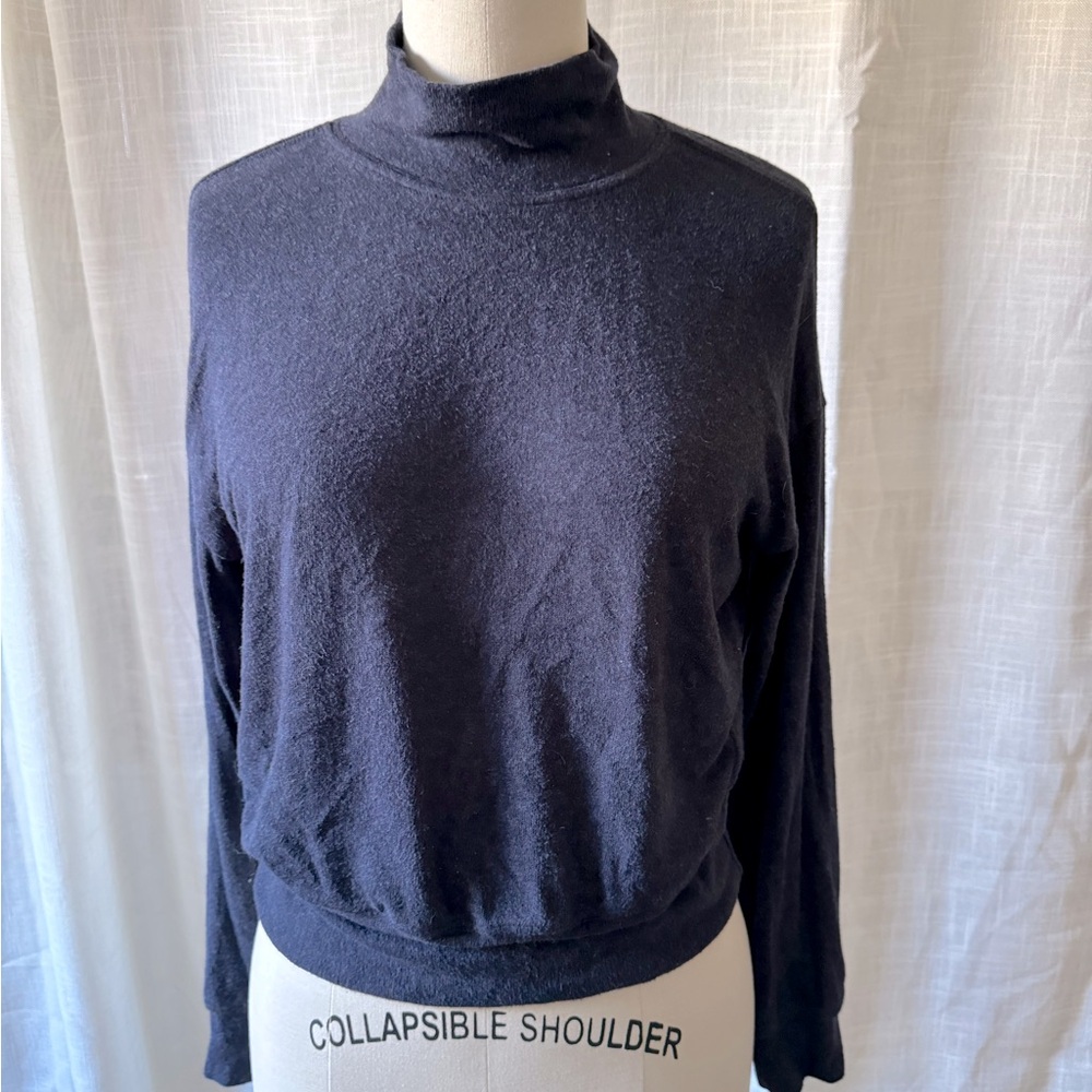 VELVET NAVY TURTLE NECK